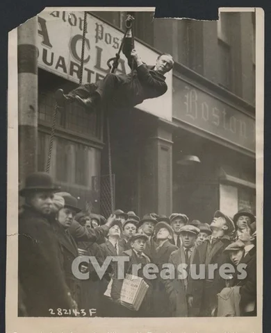 Houdini stunts for Santa