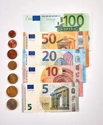 El paso de pesetas a euros.