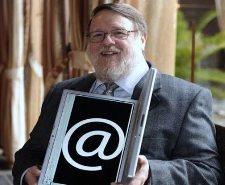 Primer Correo Electrónico. Ray Tomlinson.