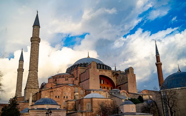 Εγκαίνια του τρίτου ναού ( Αυτοκράτωρ ο Ιουστινιανός Α΄)