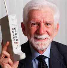 Primer teléfono móvil