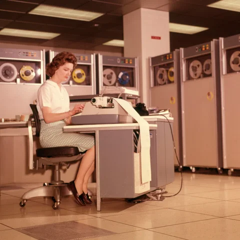 MAILBOX: primer sistema de mensajería electrónica interna