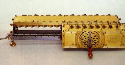 LA CALCULADORA DE LEIBNITZ