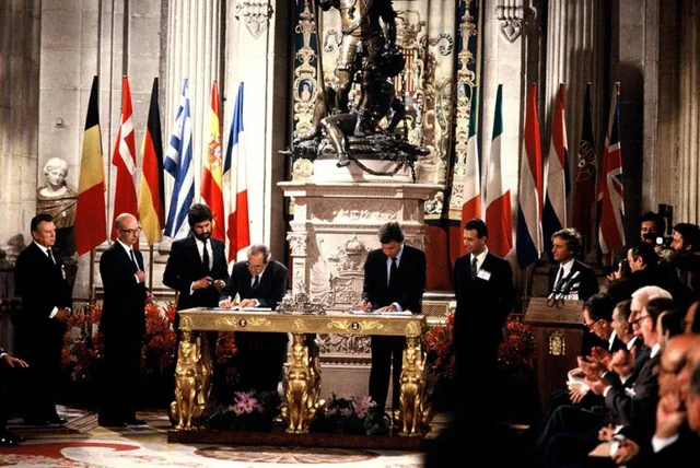 La CEE firma su primer gran acuerdo internacional