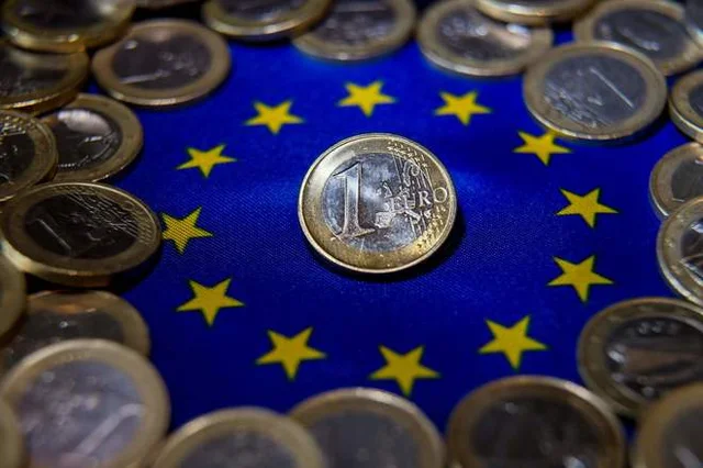 Empieza a usarse el Euro en doce países de la UE