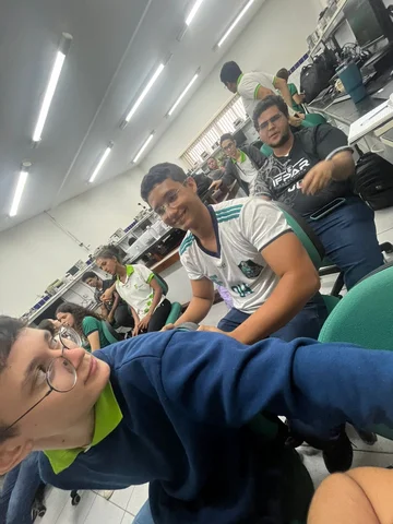 Me hice amigo de dos chicos raros.