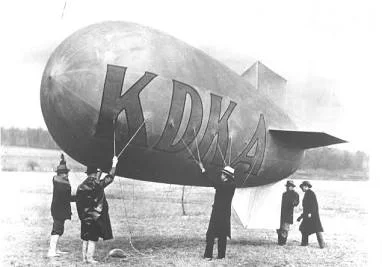 KDKA goes on the air from Pittsburgh