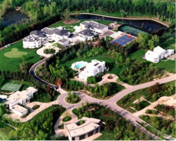 He builds a home on 2,700 acres in Central California, complete with its own amusement park rides, and calls it Neverland.