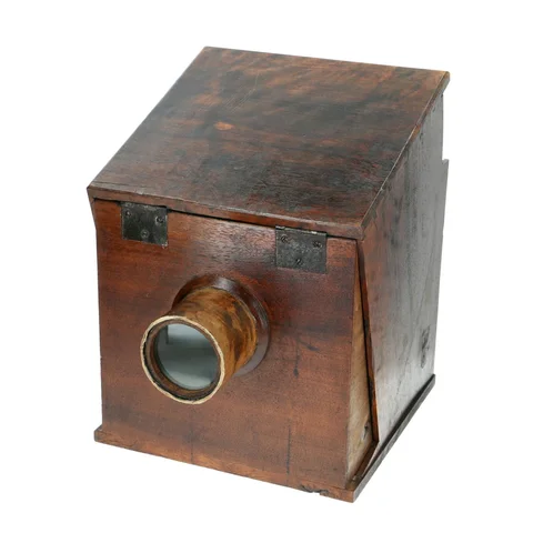 Implementació de la lent (objectiu) a la cambra fosca