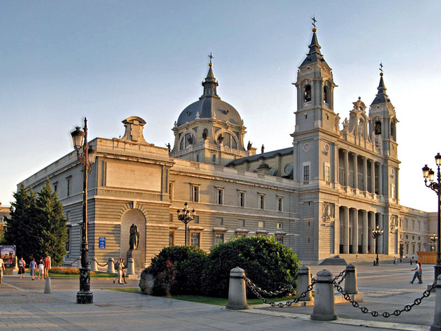 En 1942 contrajo matrimonio.