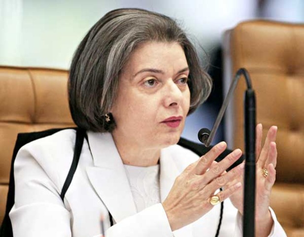 Primeira mulher a presidir o TSE
