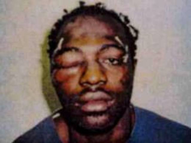 4 LA Police are charged with beating Rodney King