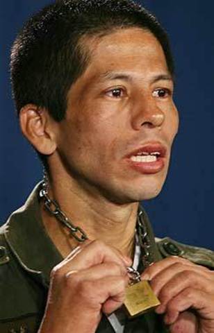 Jhon Pinchao huye del campamento de las FARC donde estaba secuestrado