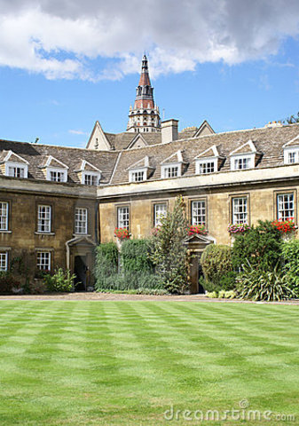 Inicia sus estudios en el Christ's College de Cambridge
