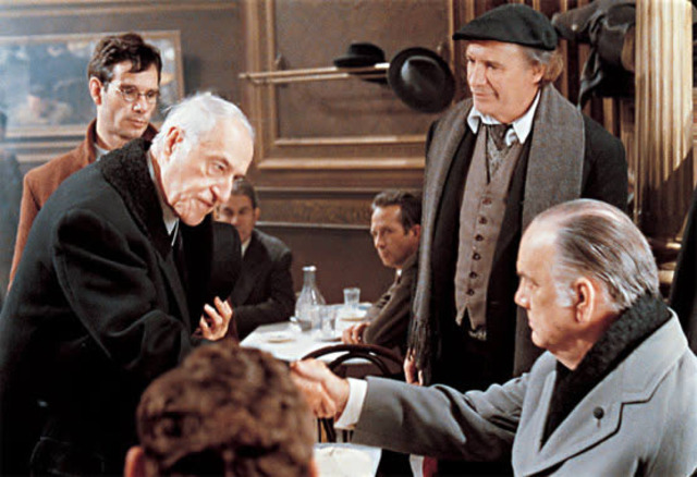 Años 50.La colmena (Cela, 1951).Generación "del medio siglo": Ignacio Aldecoa, JesúsFernández Santos. Rafael Sánchez Ferlosio. Ana MªMatute. Juan Goytisolo. López Pacheco, Juan GªHortelano. A. Ferres. López Salinas. José M. CaballeroBonald.José L. Castill