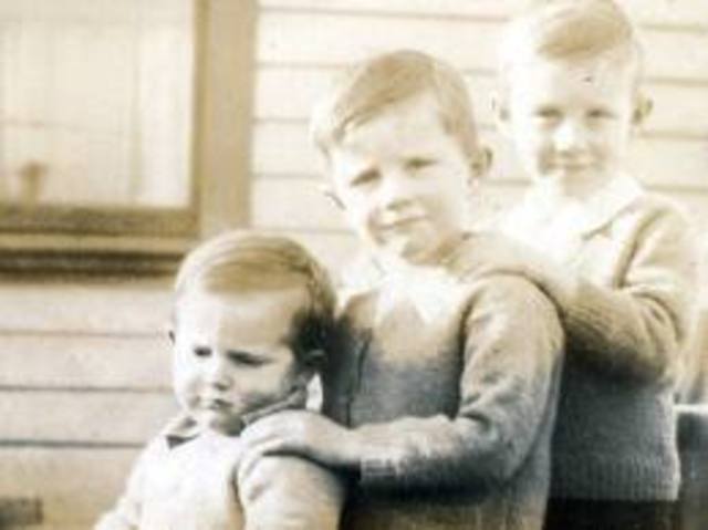 Fred Hollows started going to school at the age of 7