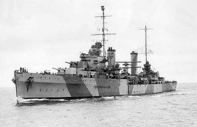 HMAS Sydney arrives carrying Australian force