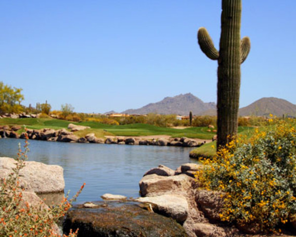 She died in 2004 at her home in Scottsdale, Arizona, and was later buried at the Paradise Memorial Gardens cemetery.