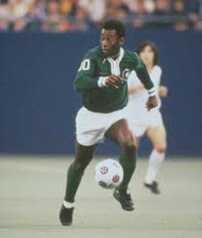 pele plays first game for new york cosmos