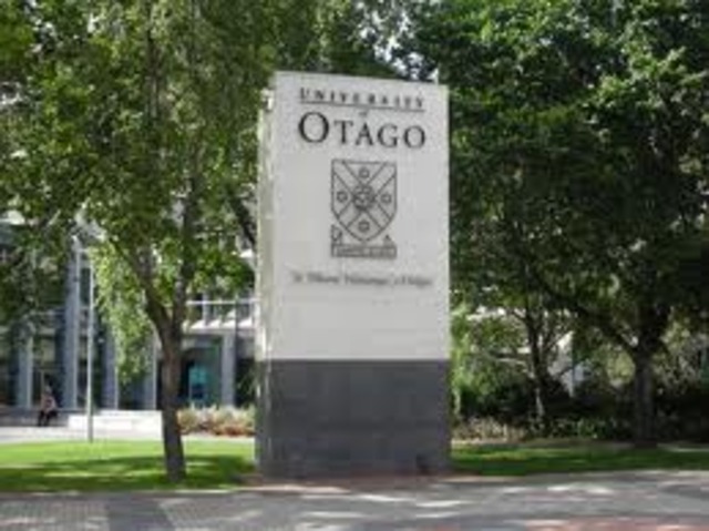 Fred Hollows went to Medical school