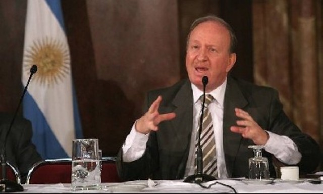 Críticas de constitucionalistas al proyecto oficial