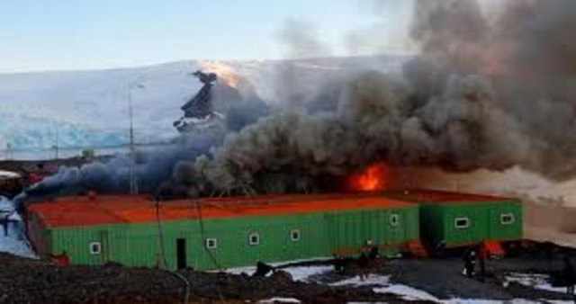 Base Americana Impactada