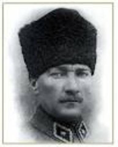 Mustafa Kemal transforms Turkey into Republic