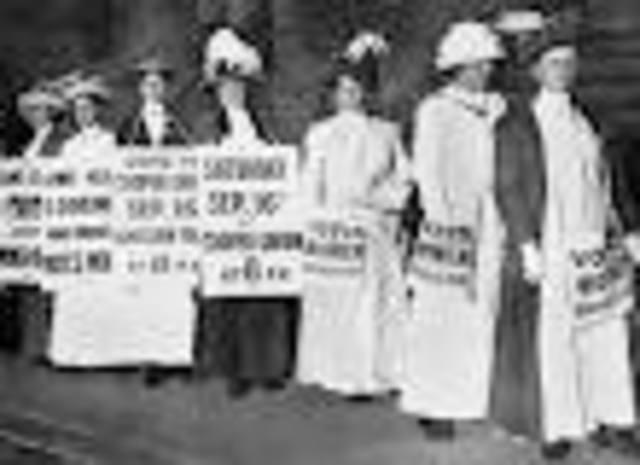 19th Amendment goes into effect