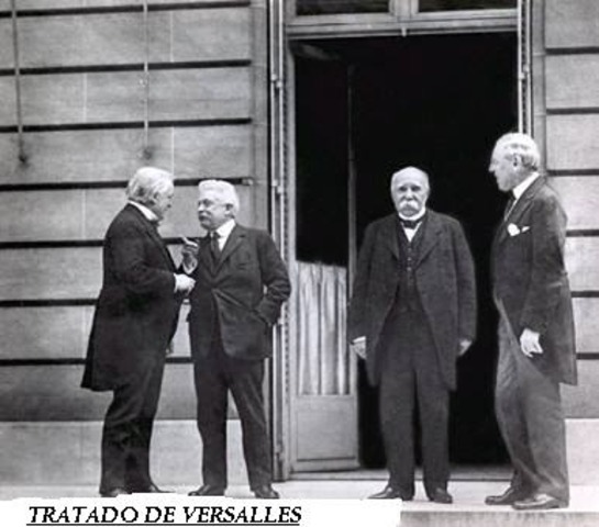Se firma  el Tratado de Versalles