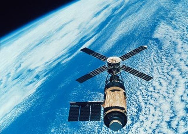 PRIMER SATELITE ENVIADO AL ESPACIO