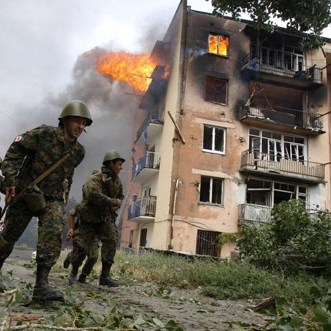 Ante la crítica situación militar, el Gobierno de Negrín declara el Estado de guerra en el territorio de la Republica.