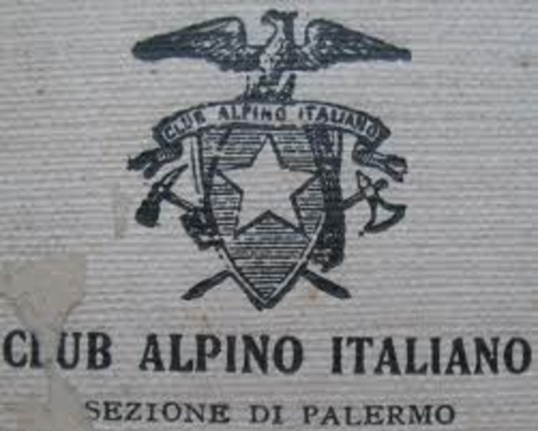 Italia,  se forman las primeras asociaciones de carácter privado, Club Alpino y Touring Club Italiano.