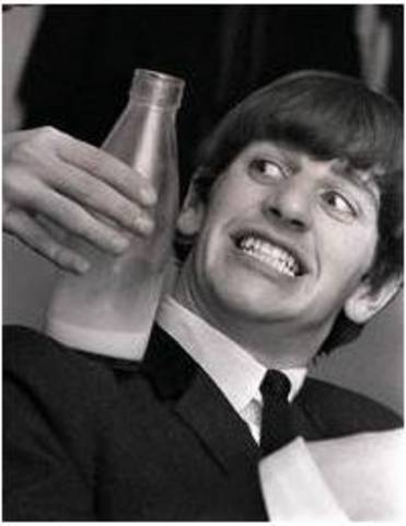 Ringo joins the Beatles