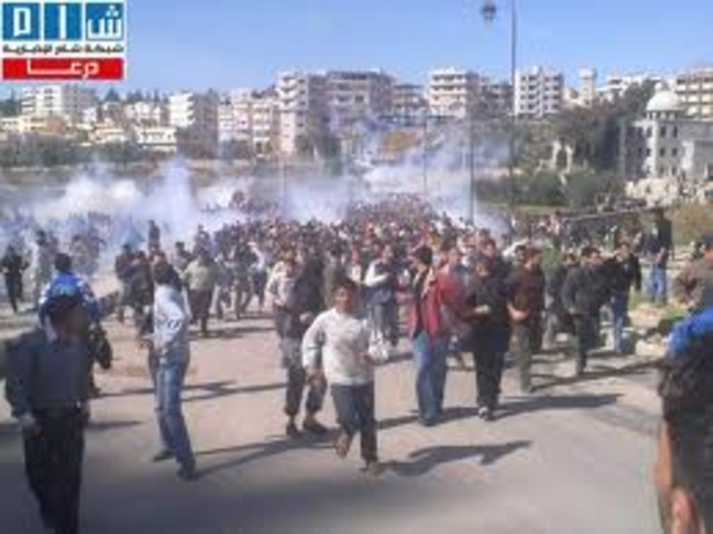 Syrian soldiers open fire on tens of 1000s of protesters
