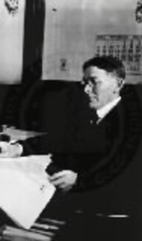 1915, Lewis Terman revises the Binet-Simon Scale and publishes on intelligence.