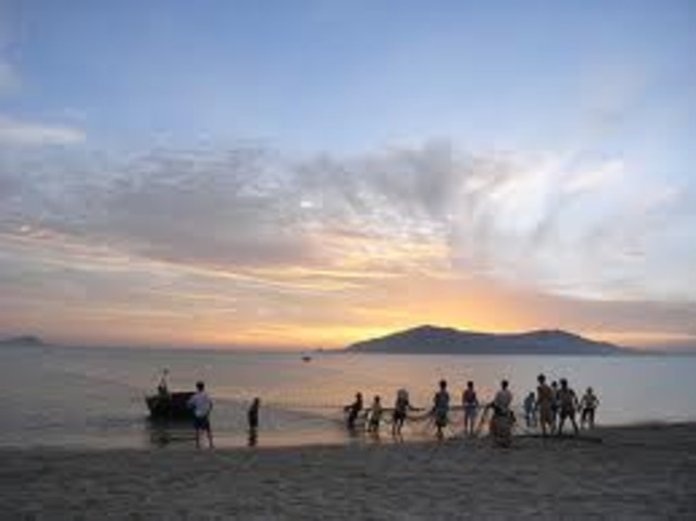 First U.S troops land in Vietnam