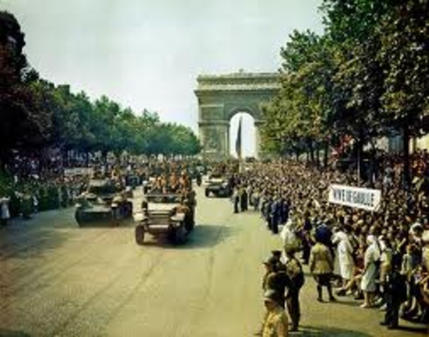 Allied troops reach Paris.