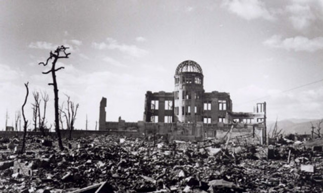 Atomic bomb dropped on Hiroshima