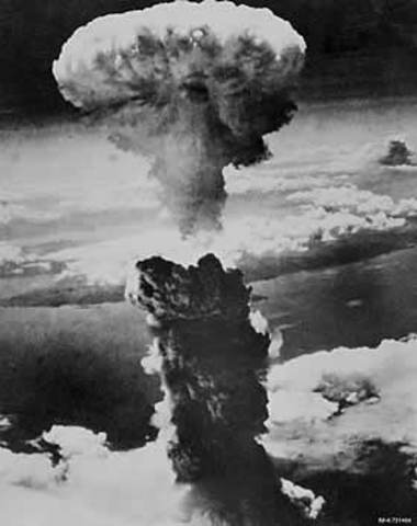 Atomic bomb dropped on Nagasaki