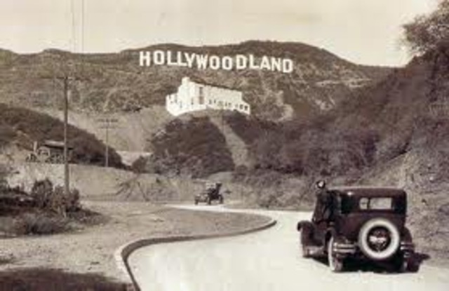 HollyWoodLand sine was built