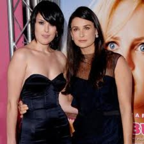 Had her first daughter,Rumer.