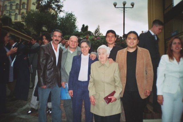 Me graduo de Bachillerato del Instituto Robert Hooke