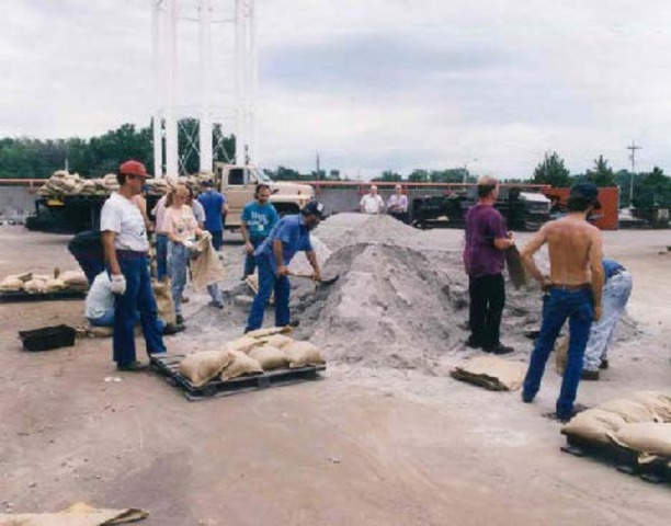 Sandbagging during the Flood of 1993