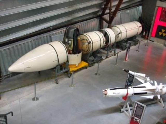 RAF hands over nuclear detterant to the RN polaris