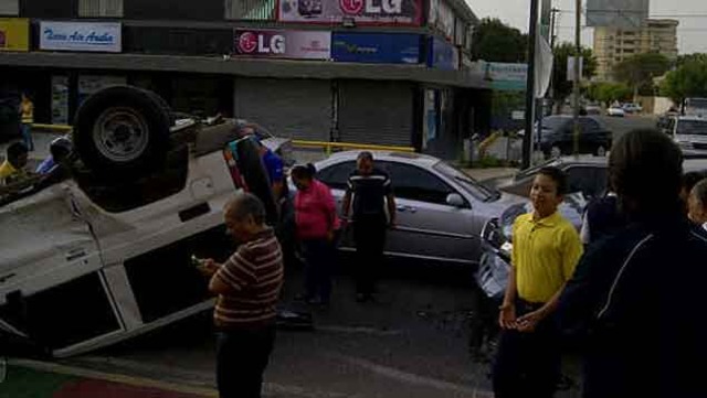 Triple choque en avenida Maracaibo