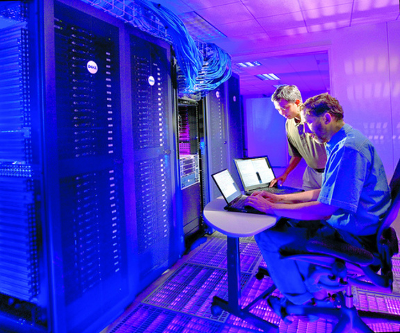 La serie 2.6 del núcleo Linux es liberada.