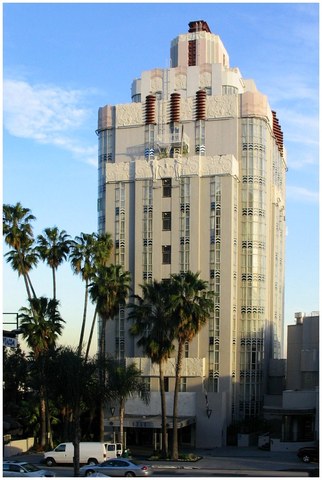 All of the heirs move into Sunset Towers