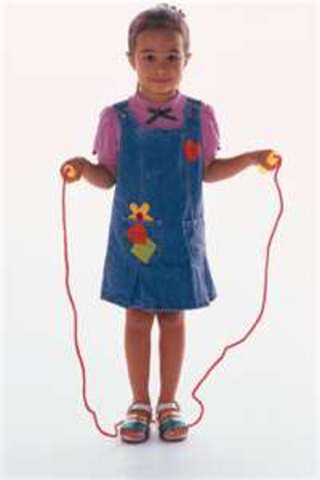 Cuando yo tenía cinco años, yo peleaba con mis hermanas, yo saltaba a la cuerda, y yo bailaba mucho.