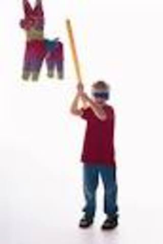 Cuando yo tenía seis años, yo comía pollo, yo bebía mucho café, y le pegaba a la piñata.