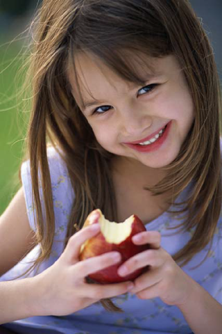 Cuando yo tenía nueve años, yo comía muchos manzanas rojos porque ellos eran muy deliciosos,